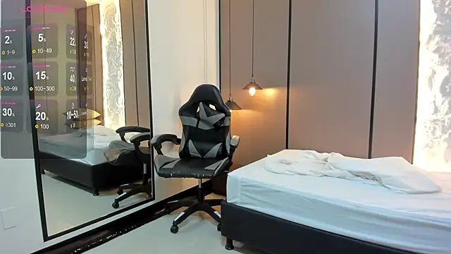 aisha hart  online show from April 12, 9:23 am