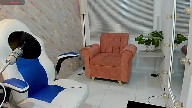 PreettyMoon1 online show from April 13, 12:28 pm