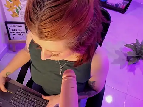 julieta alveez online show from April 15, 11:22 am