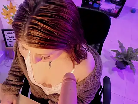 julieta alveez online show from April 10, 11:05 am