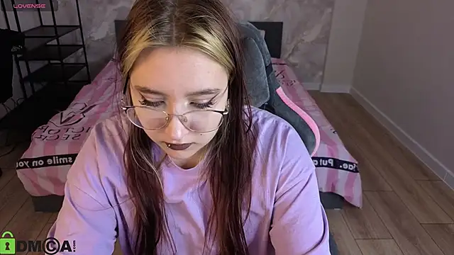 Luna Host online show from April 15, 1:39 am