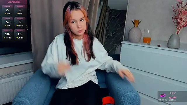 EnolaNewand online show from April 14, 7:14 pm