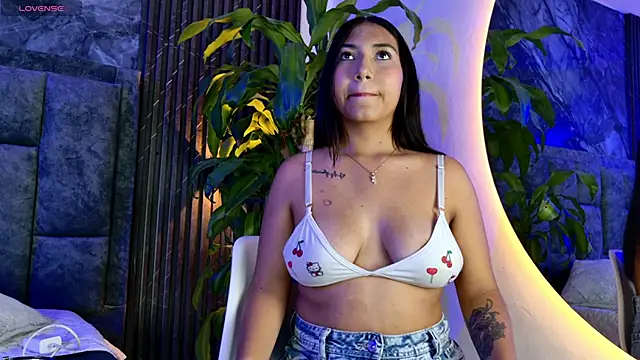 Amaia aa  online show from April 11, 7:39 pm