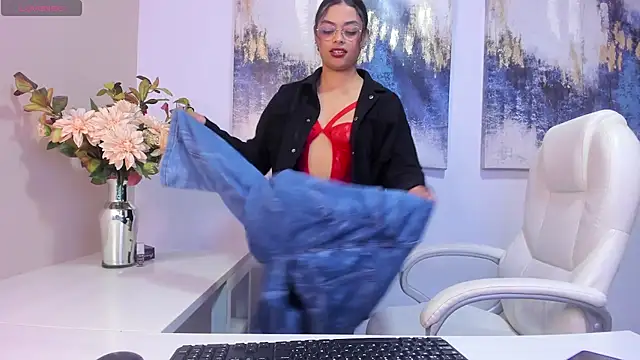 scarlett  2 online show from April 2, 2:58 pm