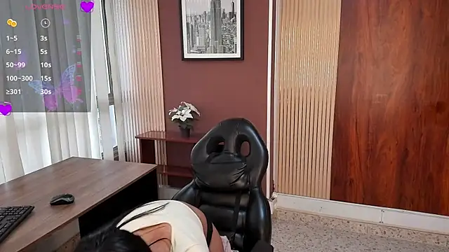 bella stowgn online show from April 15, 12:06 pm