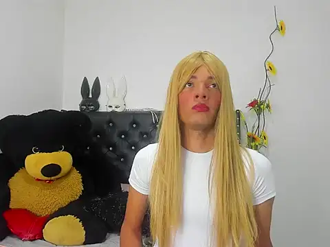 Nathaly Sam online show from April 4, 12:04 pm