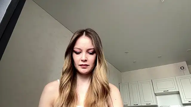 MaryManchitto online show from April 14, 5:40 am