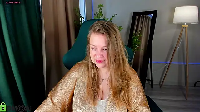 CleoXotie online show from June 2, 1:17 am