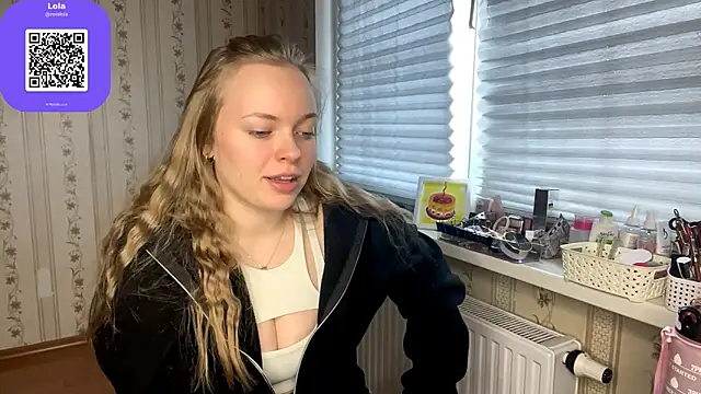 LolaZola online show from April 8, 9:11 am