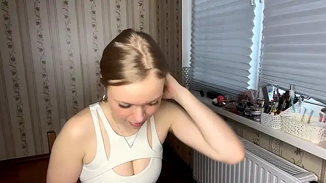 LolaZola online show from April 2, 3:09 pm