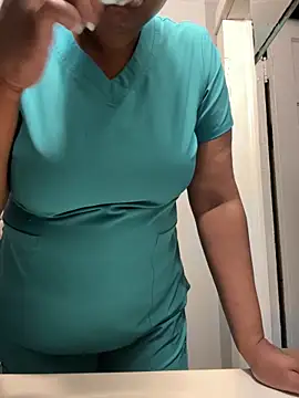 Sweetie8582 online show from April 4, 9:52 am