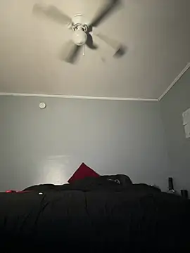 Sweetie8582 online show from April 14, 12:43 am