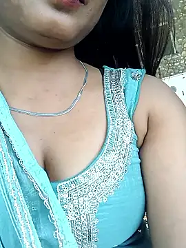 priyahot2001 online show from April 20, 5:21 am