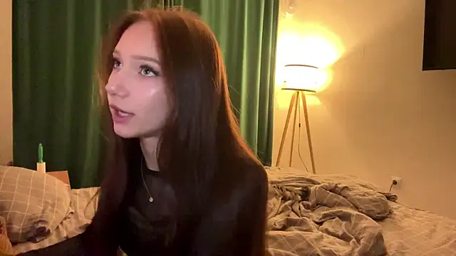 MiaNewstrom online show from April 3, 8:40 pm