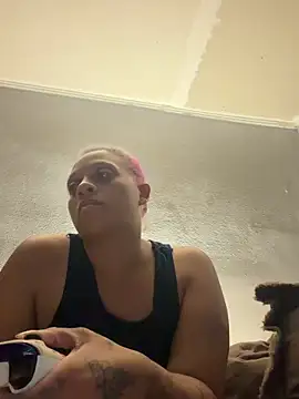 SHY QUINN online show from April 12, 8:11 pm