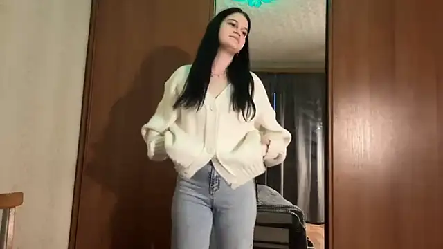 BellaLuxury online show from March 31, 3:34 pm