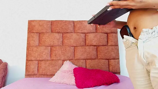 Emily Gross online show from April 9, 6:19 am