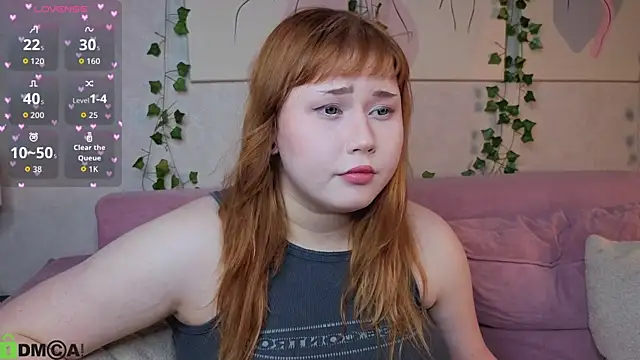 Roxy Moor online show from July 3, 9:15 am