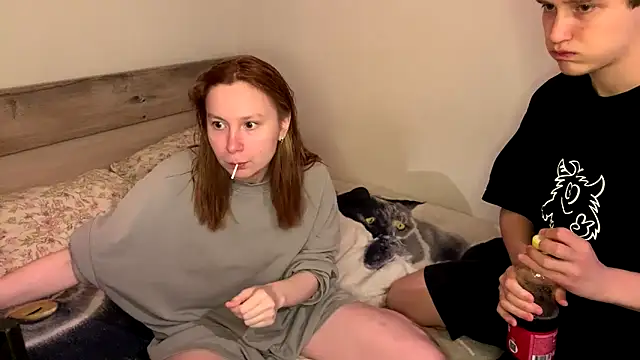 ReynaSweet  online show from June 11, 9:00 pm