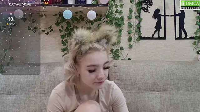 Girl Meow18 online show from June 21, 2:04 am