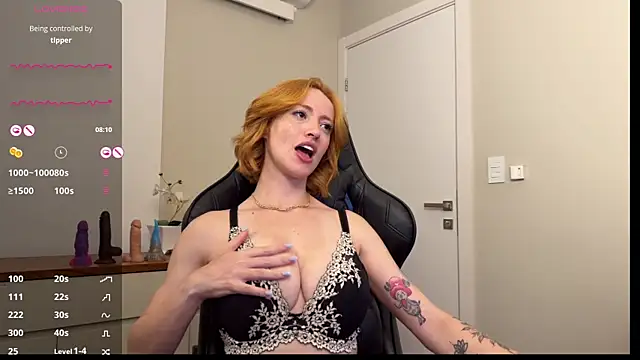 girlsmilee online show from April 10, 7:42 pm