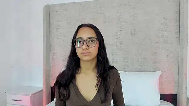 Charlotte Benette online show from April 9, 11:59 am