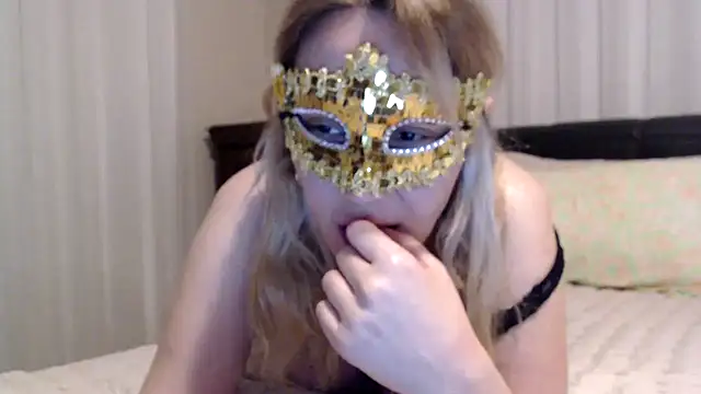 milfhoneynaz online show from April 13, 7:47 pm