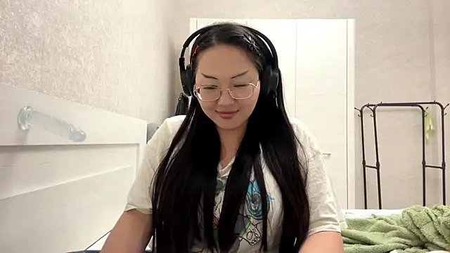 Feylinmay online show from April 3, 9:46 pm