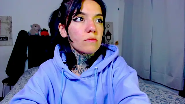 LannieGonzales online show from June 1, 2:02 am