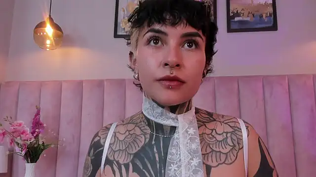 Luana fiore online show from April 1, 1:41 pm