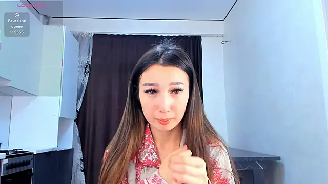 MoonPetite online show from April 6, 3:50 am