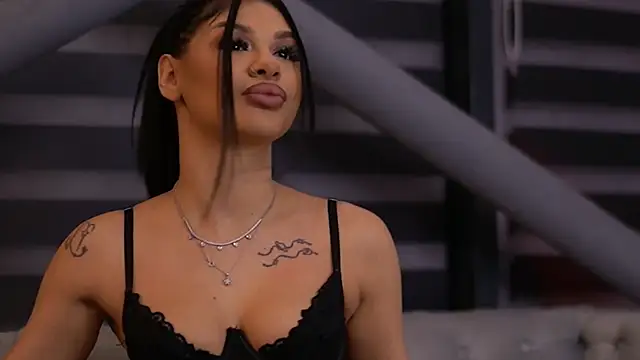 SpicyLeyla online show from April 14, 6:30 pm