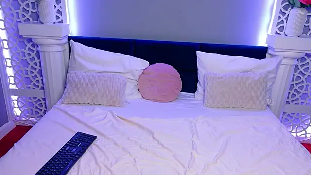 BlondieEve online show from April 7, 4:47 am