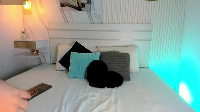 MelissaFrannco  online show from April 14, 7:25 pm