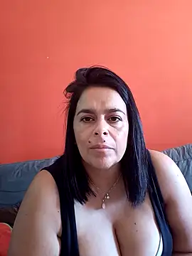 lucianamorocha online show from May 11, 4:04 pm