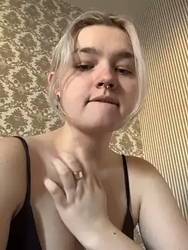 KimCarr online show from April 5, 1:43 pm