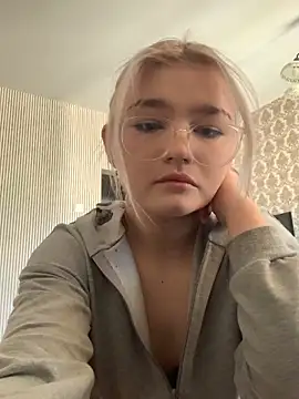 KimCarr online show from April 2, 12:02 pm