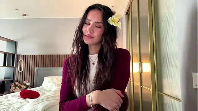 MinnaWatwood online show from April 13, 8:04 am