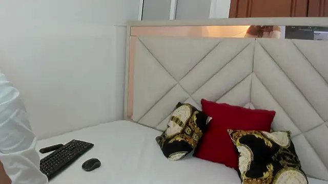 lili blaze online show from April 7, 12:07 pm