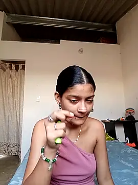 Lyra Siren online show from April 9, 3:39 pm