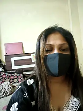 SluttySonam online show from April 5, 9:25 pm