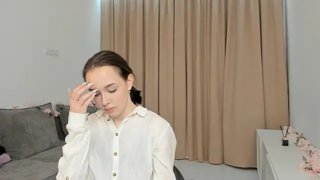 RoyceKintzel online show from April 11, 6:33 pm