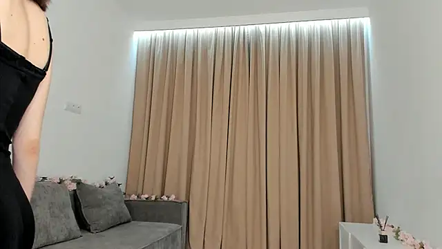 RoyceKintzel online show from April 10, 6:58 pm