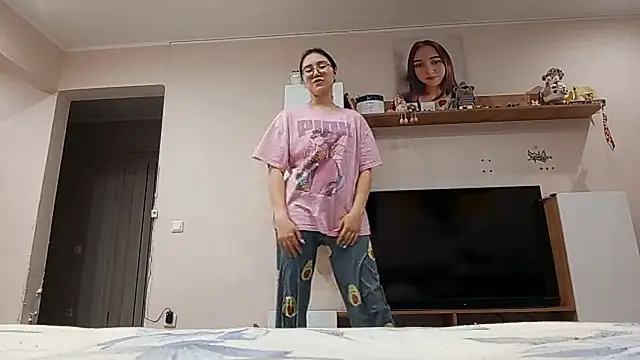 LezlieEllegood online show from April 2, 2:36 pm