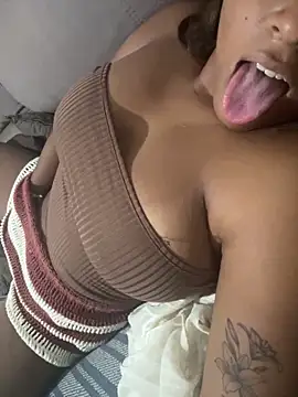 lysapimentinha online show from April 4, 10:08 pm