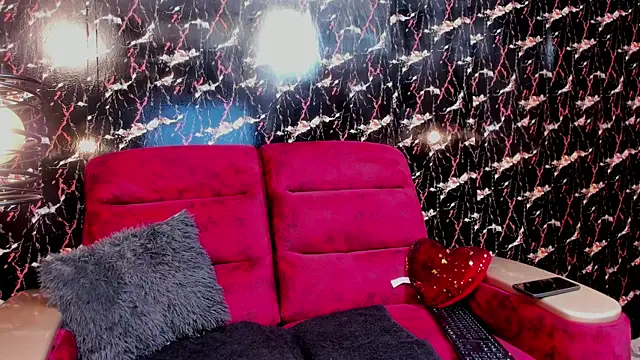 Lila Horney online show from April 4, 3:00 pm