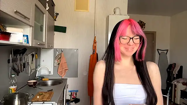 WifeAileen online show from April 16, 6:35 am