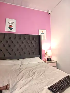 Wolfamara online show from April 11, 1:26 pm