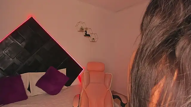 Lyra Dream online show from April 10, 8:04 pm