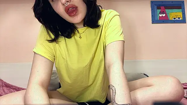 NoraSweetie online show from April 10, 5:30 pm